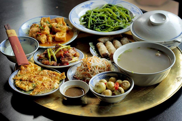 Phương pháp chế biến thức ăn của người phương Đông khá đa dạng